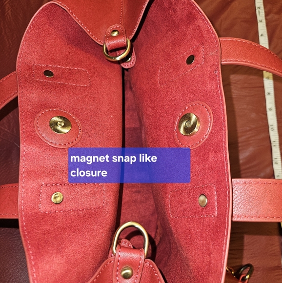 CBOCS  Red Satchel Purse w/Matching Zip Cosmetic Bag Suede Like Lining E.U.C. - Picture 4 of 13